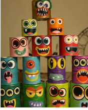 Boîtes de conserve peintes en monstres colorés