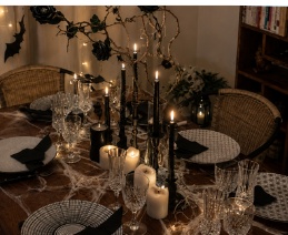 Table d'Halloween aux chandelles noires