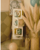 Décoration naturelle avec lettres et pampas pour une naissance